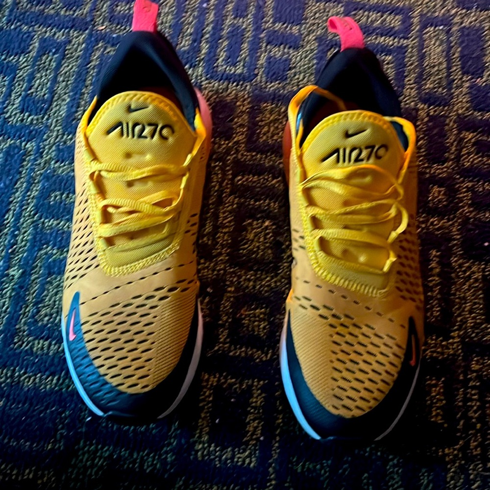 Good condition
Men’s size 9
Nike air max 270